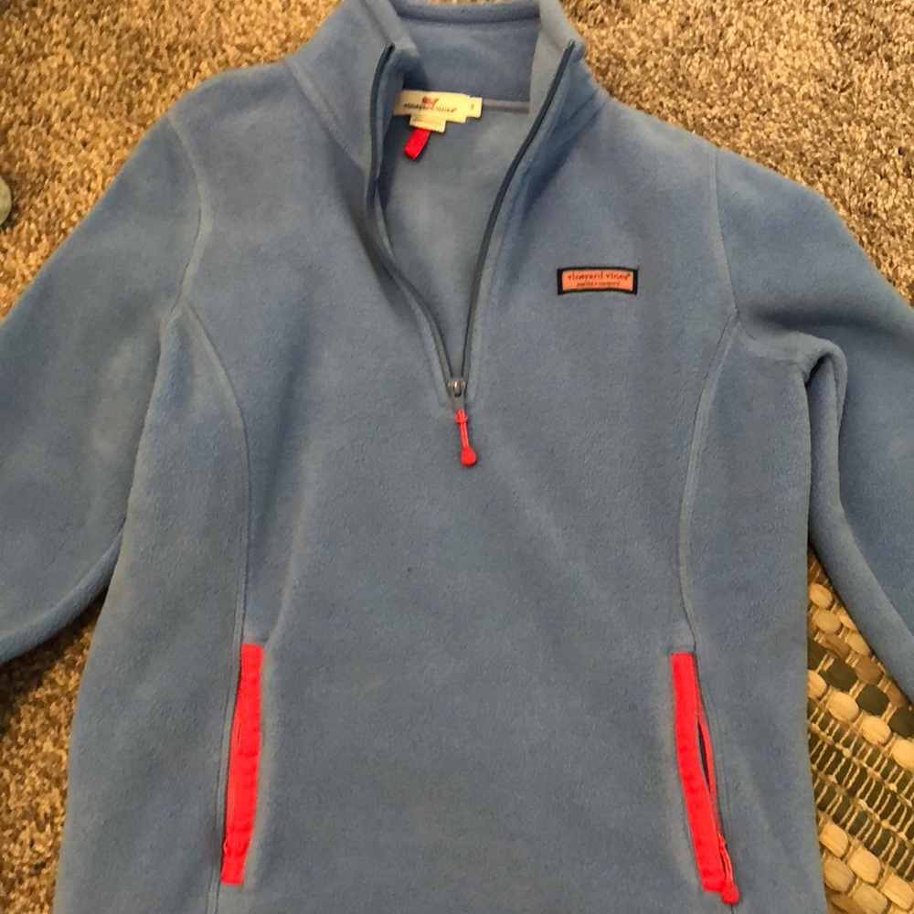 Vineyard Vines fleece pullover. Light blue.